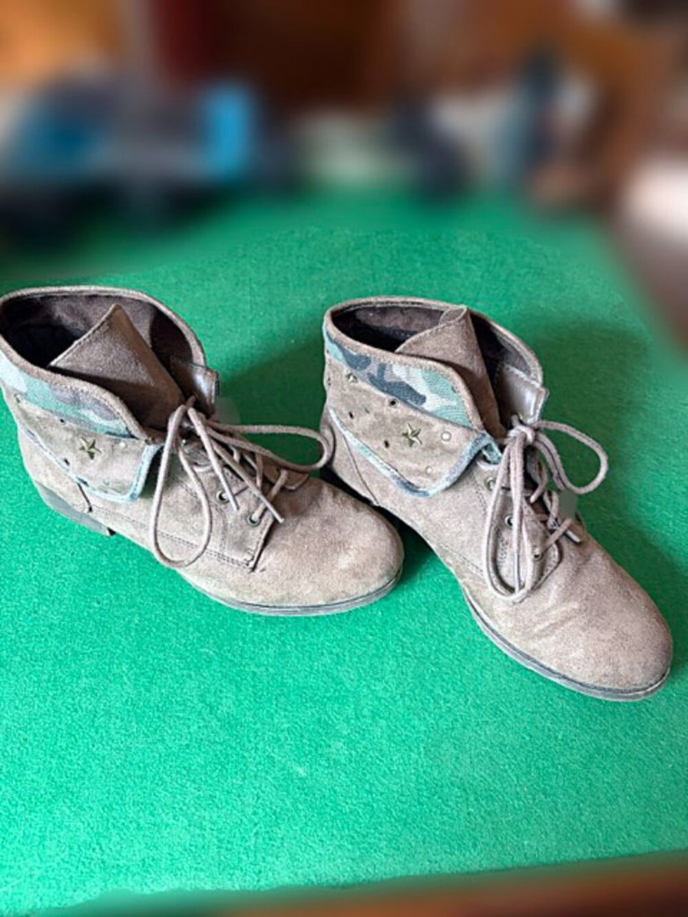Taupe colored ankle boots with fun details. Size 9.5 from Jellypop.
